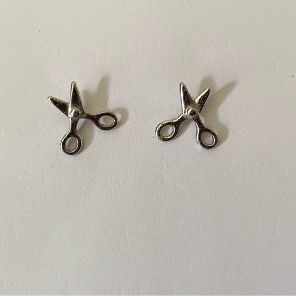 SCISSORS ♡ SILVER  Hair Stylist Minimalist Steel Stud Earrings Crafter - Picture 1 of 4